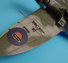 AI72102 Spitfire Mk.Vb Waffenschacht