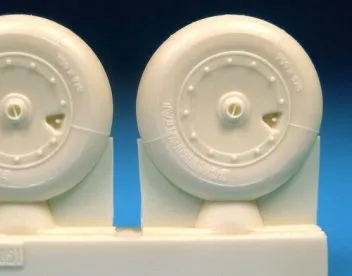 BCR32359 Fw 190 A-6 to A-9/F/D Main Wheels with Solid Hubs