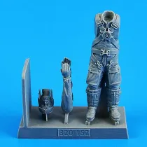 AB32152 Pilot Luftwaffe WK II mit Fallschirmpack